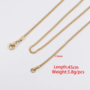Detail view of 1.5mm gold box chain with 45cm length and lobster clasp specifications