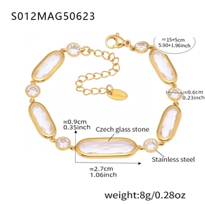 Detail showing 15+5cm adjustable chain with lobster clasp and S.Steel jewelry tag