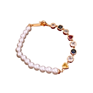 Bracelet perles plaqué or 18K avec pendentif cœur coloré et chaîne en zircone