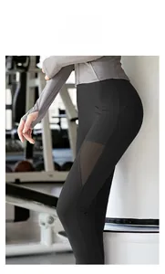 Détail du pantalon de yoga noir à taille haute avec mesh et poche latérale sur la jambe