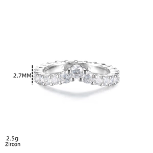 Détail de la bague en V en argent sterling de 2,7 mm avec pierres de zircon