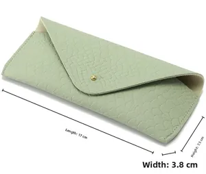 Detail view of light green snake-pattern glasses case with 17x3.8x7.5CM dimensions