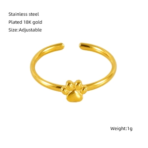 Detail shot of the golden cat paw open ring with 18k gold plating and adjustable band