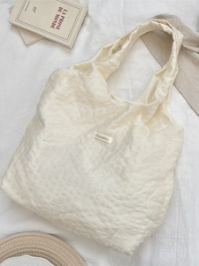 Sac fourre-tout minimaliste blanc crème en seersucker avec texture gaufrée gaufrée