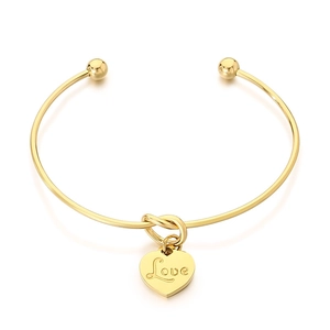 Minimalistisches goldenes Knotendesign C-Manschettenarmband mit Love-Herzanhänger für Damen