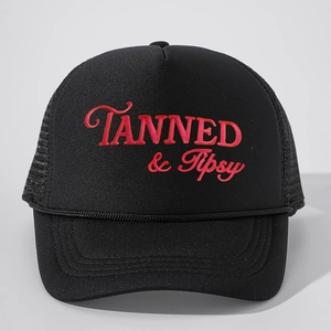 Casquette trucker noire classique avec broderie TANNED & Tipsy et dos en maille
