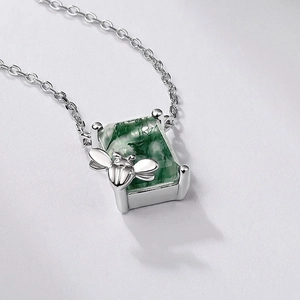 Bee design S925 silver necklace with square green moss agate stone pendant
