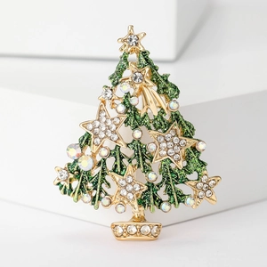 Detailansicht der goldenen Weihnachtsbaum-Brosche mit grüner Emaille und Strasssteinen