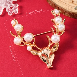 Detail showing a golden reindeer brooch with white pearls and 4.4cm size dimensions