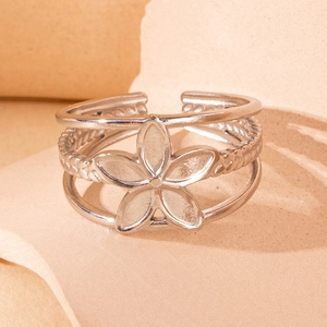 Titanium steel open ring with a three-layer band and central matte 3D flower detail