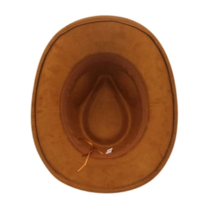 Gros plan de l'intérieur du chapeau de cowboy en daim marron avec bandeau et cordon réglable