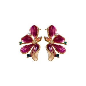 Vintage-Ohrringe in Blumenform mit magentafarbenen Blütenblättern und bunten Kristallen