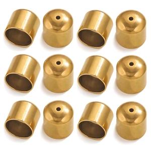 Vue macro de capuchons cylindriques en acier inoxydable doré pour la fabrication de bijoux