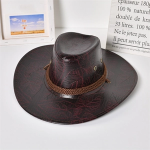 Dettaglio cappello cowboy rosso vino con texture a venature e fascia intrecciata