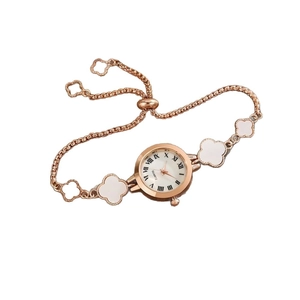 Women's rose gold four-leaf clover chain watch with white mother-of-pearl inserts