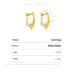 Detail view of gold S925 silver lava-style pearl earrings with 15x10mm dimensions