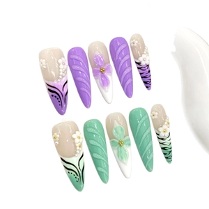 Handgefertigte Stiletto-Kunstnägel mit 3D-Blumen, Perlen und Tiger-Muster-Design