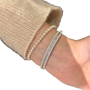 Bracelet jonc en zircon étincelant et perles superposés pour un style chic féminin