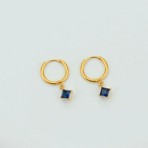 Goldene Creolen mit quadratischen blauen Zirkon-Anhängern und hochwertigem Edelstahl-Finish