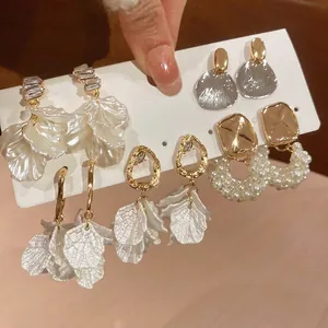 Boucles D'oreilles Pétale Fleur Faux Künstliche Perle Strass Élégant Géométrique Alliage Bijoux Avec Tige En Argent Pour Femme