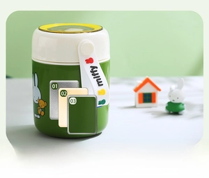Three-layer insulated food jar detail with 304 stainless steel and green PP casing