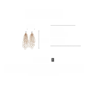 Vue détaillée de boucles d'oreilles pampilles en or rose avec zircons de 10,5 cm
