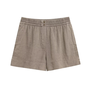 Détail du short décontracté en lin marron avec taille haute et doubles boutons décoratifs