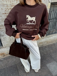 Καφέ vintage club oversized φούτερ με τύπωμα αλόγου και άνετη στρογγυλή λαιμόκοψη