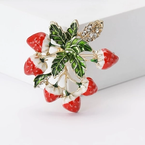 Fashion Alloy Enamel Strawberry Brooch For Women Gold Color Metal Fruit Lapel Pin With Rhinestone For Suits Shirts Jewelry