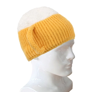 Creative 3D beer mug knitted hat with yellow body and white plush foam top for winter
