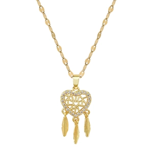 Collana acchiappasogni a cuore placcata oro con zirconi e ciondoli a piuma eleganti