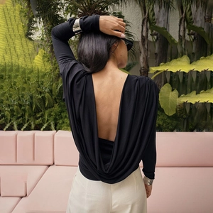 Women's backless black long sleeve T-shirt with elegant draped pleats and U-shape back