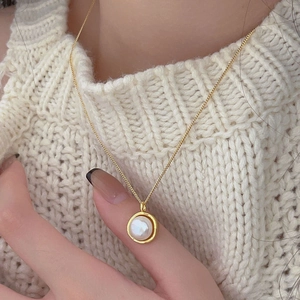 Elegant 925 sterling silver gold necklace with round freshwater pearl pendant for women