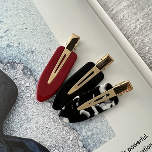 Set of 3 minimalist acetate hair clips in red, black and marble pattern with gold metal base