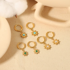 Boucles d'oreilles soleil vintage plaqué or 18 carats avec perles et turquoise