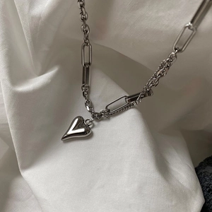 Collier avec pendentif cœur minimaliste et chaîne à maillons mixtes en argent
