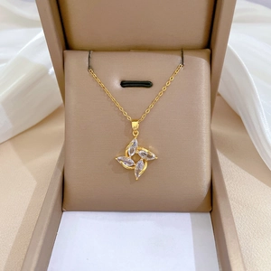 Rotating Flower Pendant Necklace With Stainless Steel Chain And Copper Zircon For Women Light Luxury Elegant Clavicle Jewelry