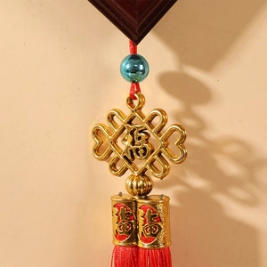 Pendentif nœud chinois traditionnel Fu avec cadre doré et pompons en soie rouge