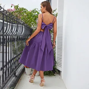 Robe d'été bohème violette avec un design dos nu et un grand nœud décoratif au dos