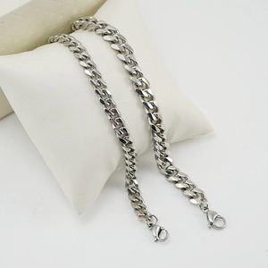 Bracelet cubain poli en acier titane argenté pour hommes avec fermoir mousqueton