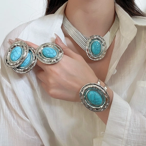 Set di gioielli vintage in argento con pietre ovali turchesi su collana e bracciale
