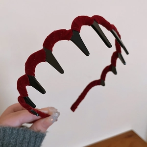 Detail of red velvet flocked wavy headband with non-slip teeth for secure styling