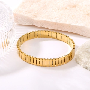 18K gold-plated stainless steel oval hollow cuff bracelet with vertical striped texture