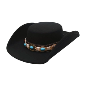 Dettaglio cappello da cowboy nero con fascia etnica decorata con pietre turchesi