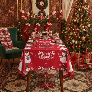 Tovaglia natalizia rossa con motivo pupazzo di neve e testo Merry Christmas su tavolo