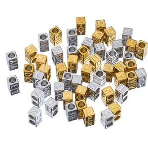 7mm vergoldete und versilberte quadratische Alphabet-Perlen für DIY-Schmuck und Ketten