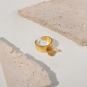 Anello aperto in acciaio inossidabile 18K con ciondoli a cuore e perla su pietra