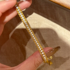 Bracelet chaîne dorée vintage luxueux avec zircons étincelants pour femmes élégantes