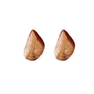 Rose gold shell textured earrings with minimalist metal design for women
