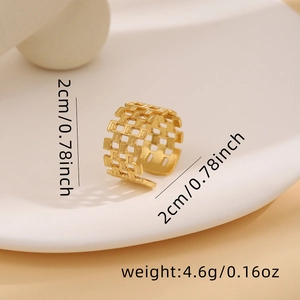 Macro shot of gold hollow grid ring showing 2cm diameter and 4.6g weight details